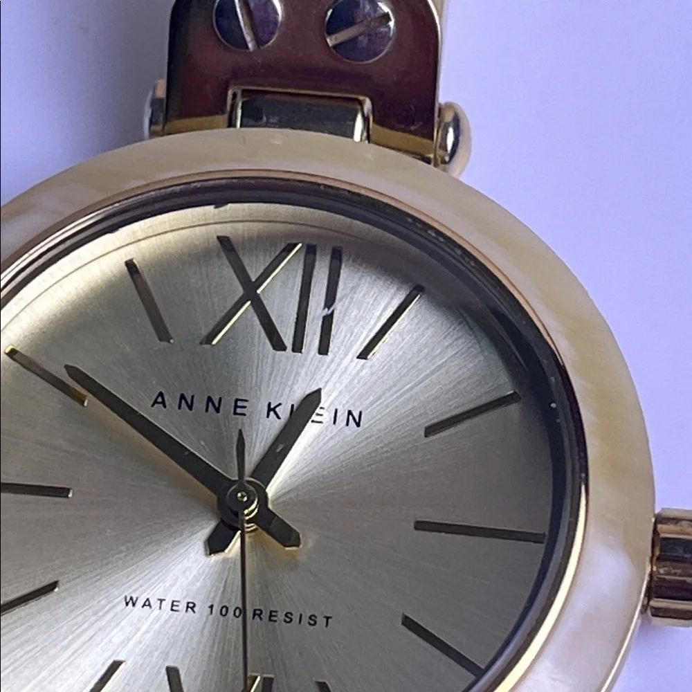 Anne Klein Midsized 34mm Women's Gold Acrylic Horn Bracelet Watch *New Battery*